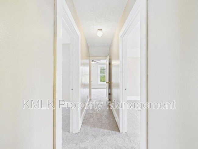 Building Photo - 666 Kling St
