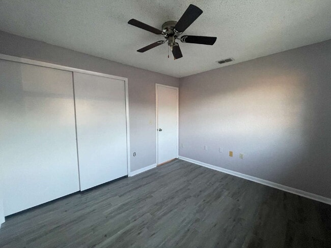 Building Photo - 2-Bedroom and 1-Bathroom Condo