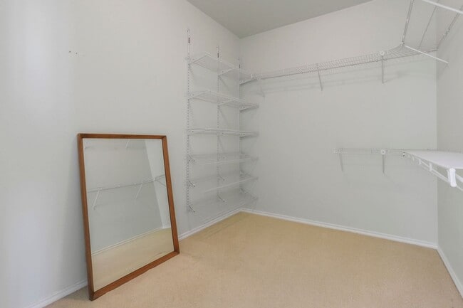 Building Photo - Spectacular Water Front Home With a Short Term  Lease to Start!