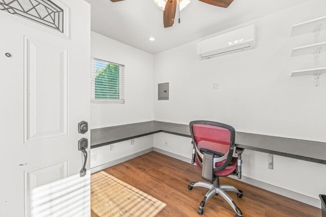 Building Photo - 1558 Wakefield Ave