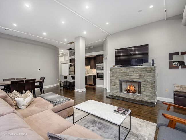 Building Photo - 360 W Illinois St