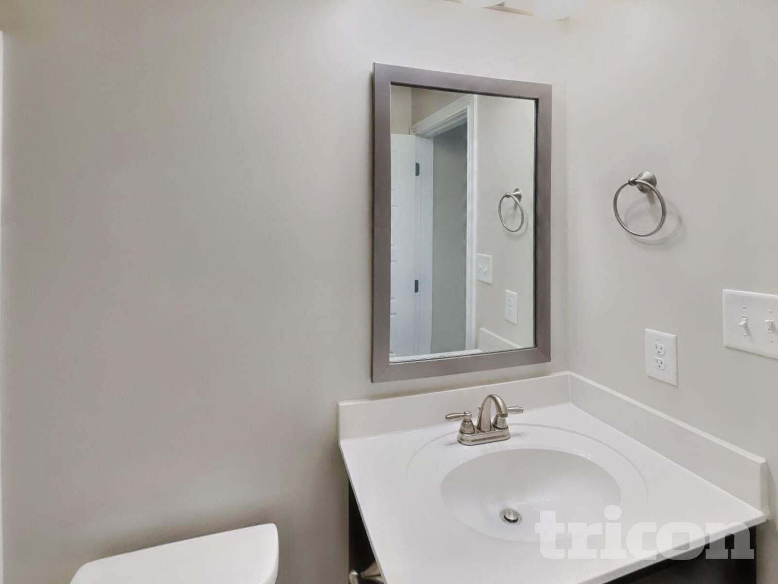 Building Photo - 633 Battery Ct