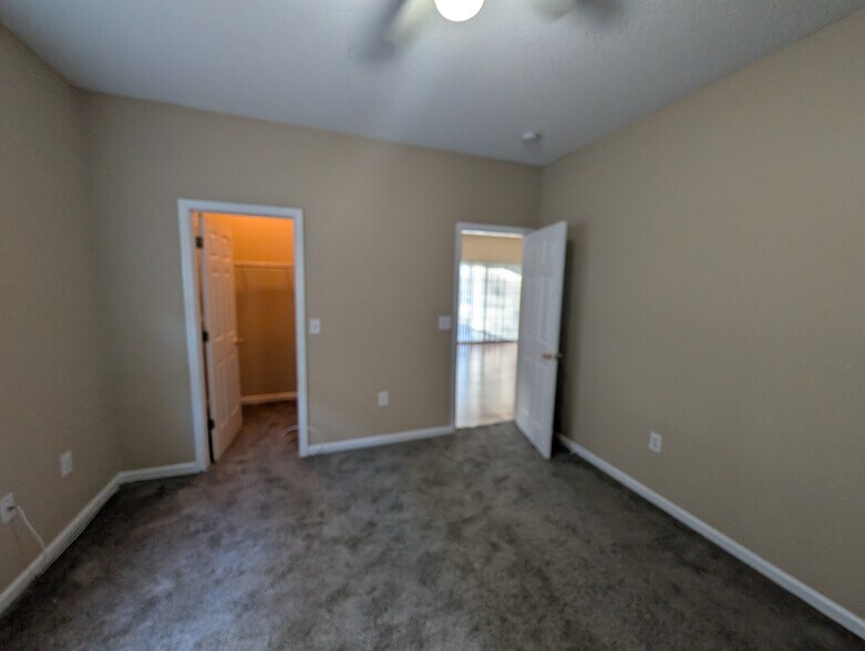 Master Bedroon - 4405 Sweetwater Blvd