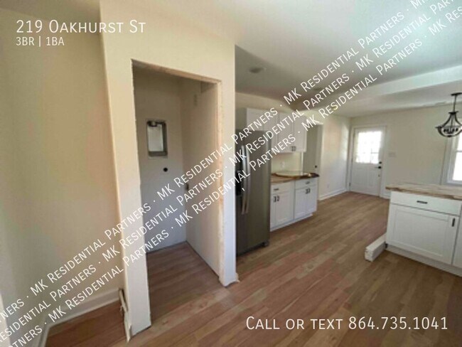 Building Photo - 219 Oakhurst St