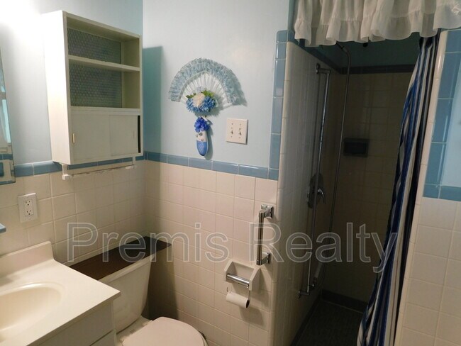 Building Photo - 3563 Floral Dr SE