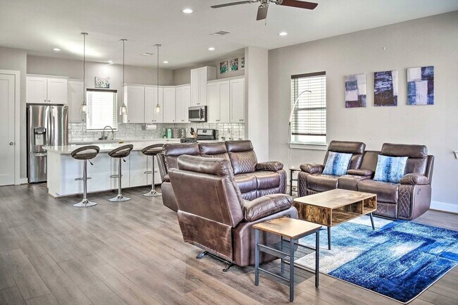 Building Photo - 6403 Bowling Green St