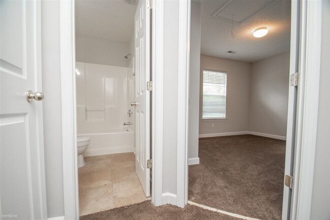 Building Photo - 3 br, 2.5 bath House - 2022 Sunset Village Dr