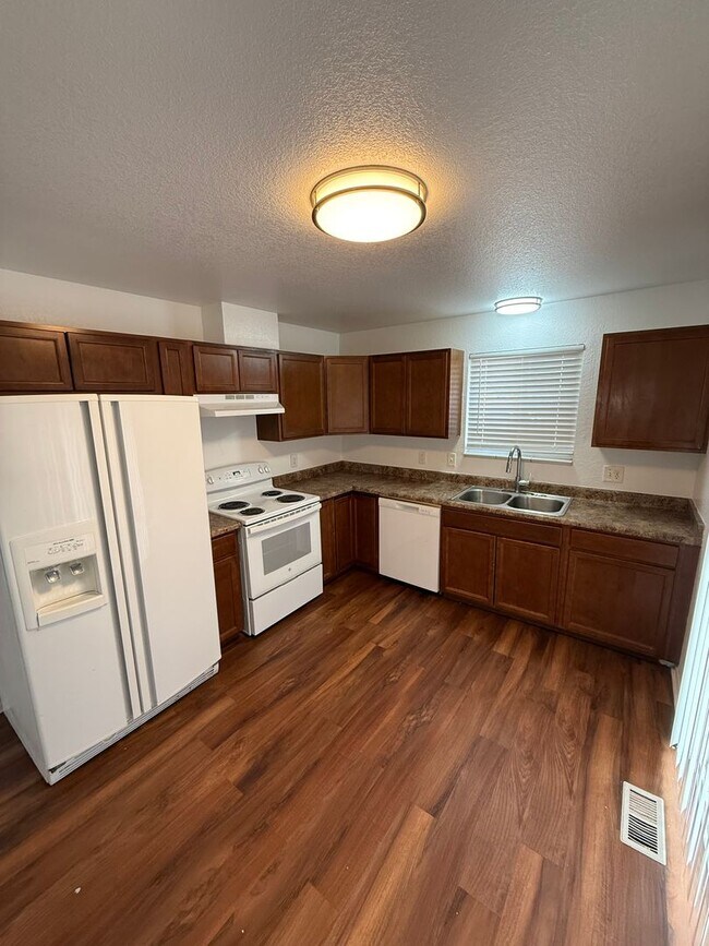 Building Photo - Lansing27