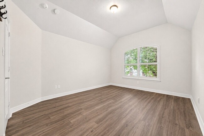 Building Photo - 3510 Artesian Springs Ln
