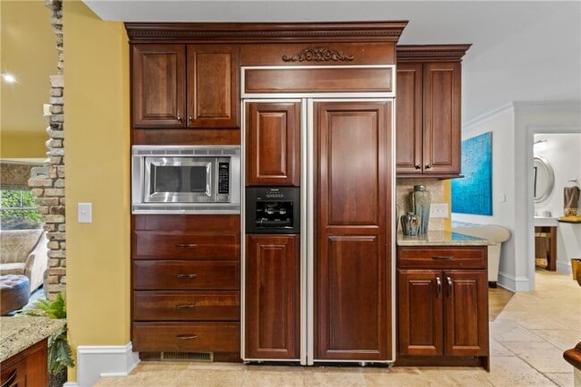 Building Photo - 1532 Huntingdon Trail