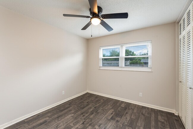 Building Photo - 4885 Santa Rosa Ave