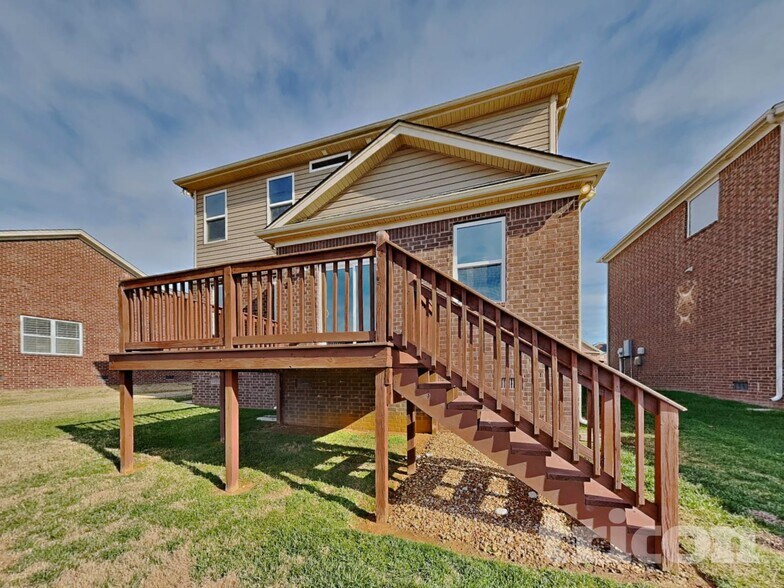 Building Photo - 1637 Robindale Dr