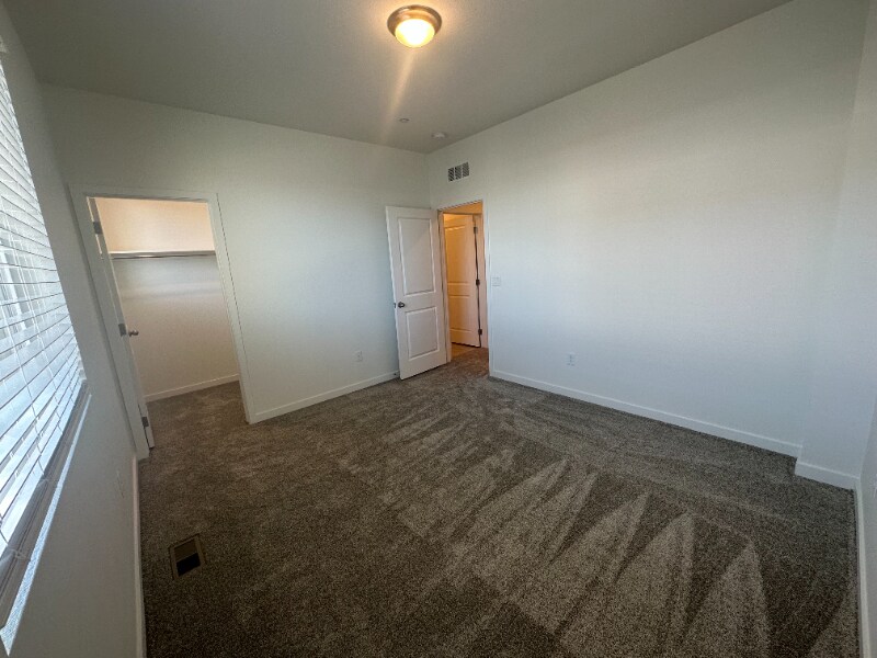 Building Photo - 4390 Timnath Pkwy