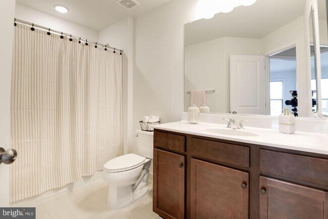 Building Photo - 42482 Dogwood Glen Square