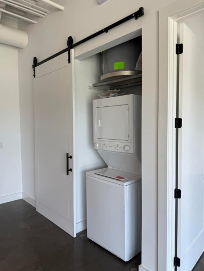 Building Photo - The Icon - Suite 305