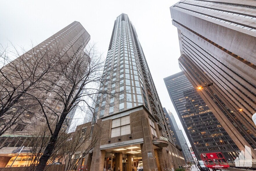 Primary Photo - 222 N Columbus Dr