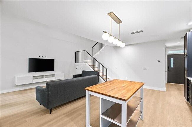 Building Photo - 1364 Rietveld Row NW