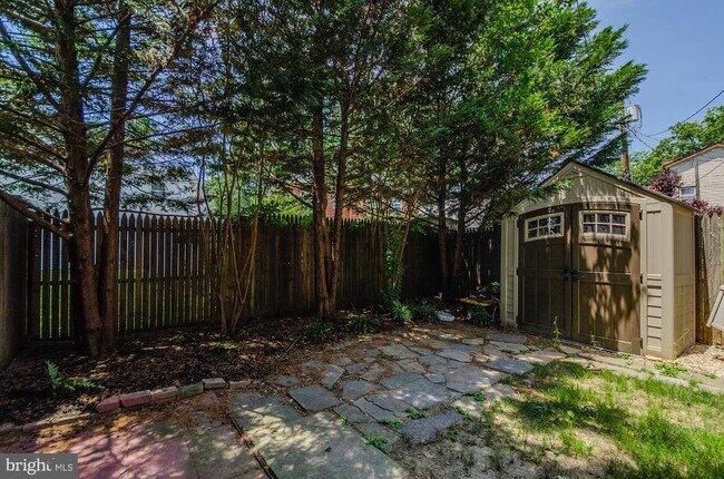 Building Photo - 908 S Highland St