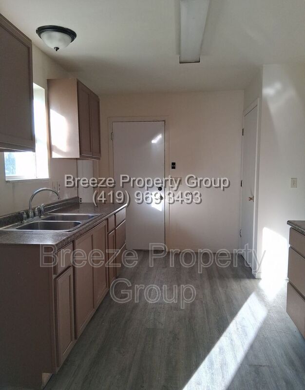 Building Photo - 197 W Chalmers Ave