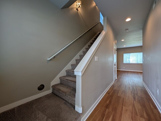 Building Photo - Great 3 bedroom/ 2.5 bathroom duplex- Near...