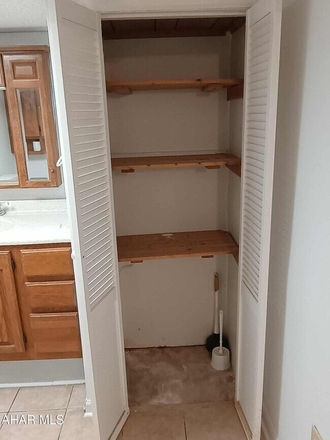 Building Photo - 106 Ruskin Dr