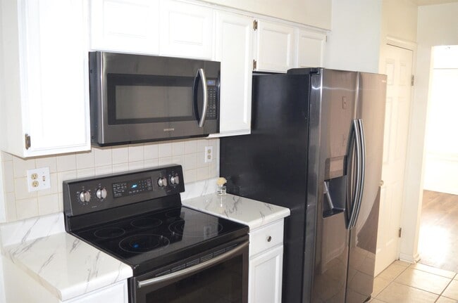 Building Photo - 1504 Glenmont Ct