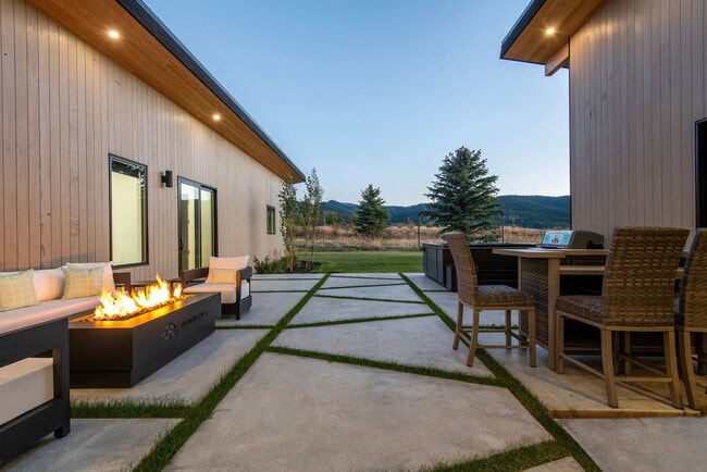 Building Photo - 779 Lucia Ln