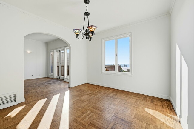 Building Photo - 685 47th Ave