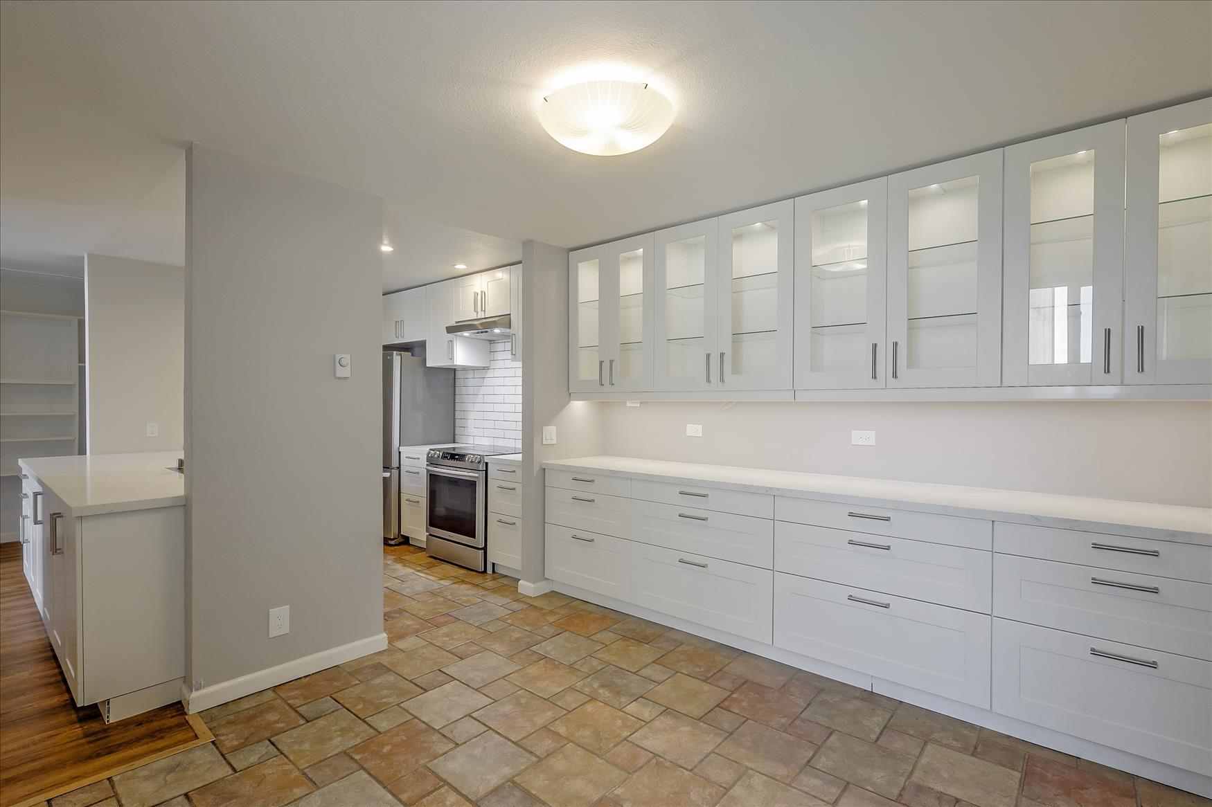 Building Photo - 2101 Shoreline