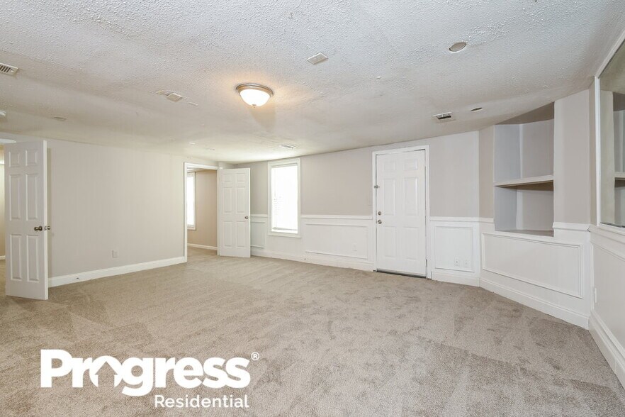 Building Photo - 145 S Barbara Ln