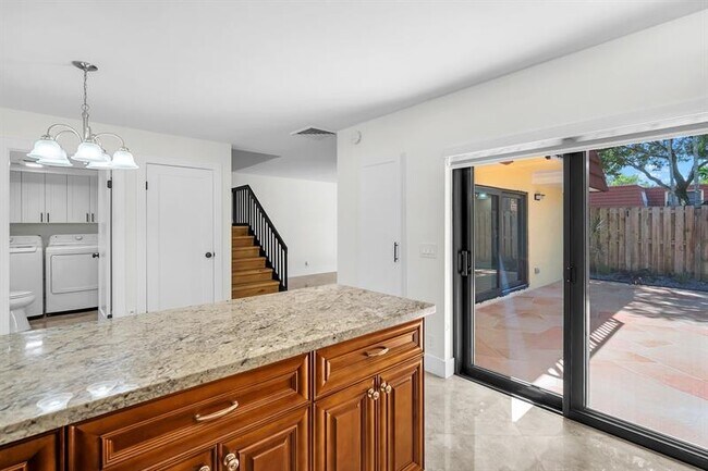 Building Photo - 9919 NW 6th Ct