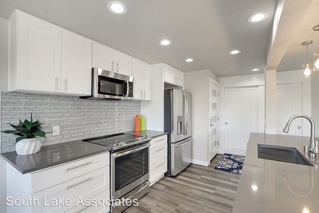 Building Photo - 2 br, 1 bath House - 3200 W. Commodore Way...