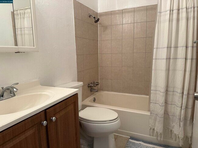 Building Photo - 89 Villa Cir