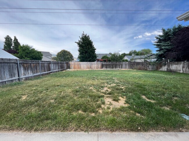 Building Photo - 4194 S Trailridge Ave
