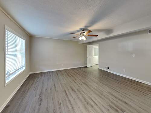 Building Photo - 334 Dartmouth Dr SW