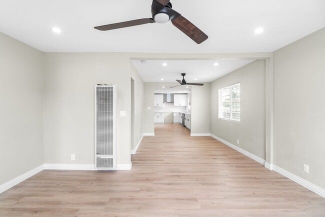 Building Photo - RECENTLY REMODELED, BRIGHT & AIRY 3BR2BA HOUSE ON SPACIOUS CORNER LOT W/ LARGE WRAP AROUND YARD &...