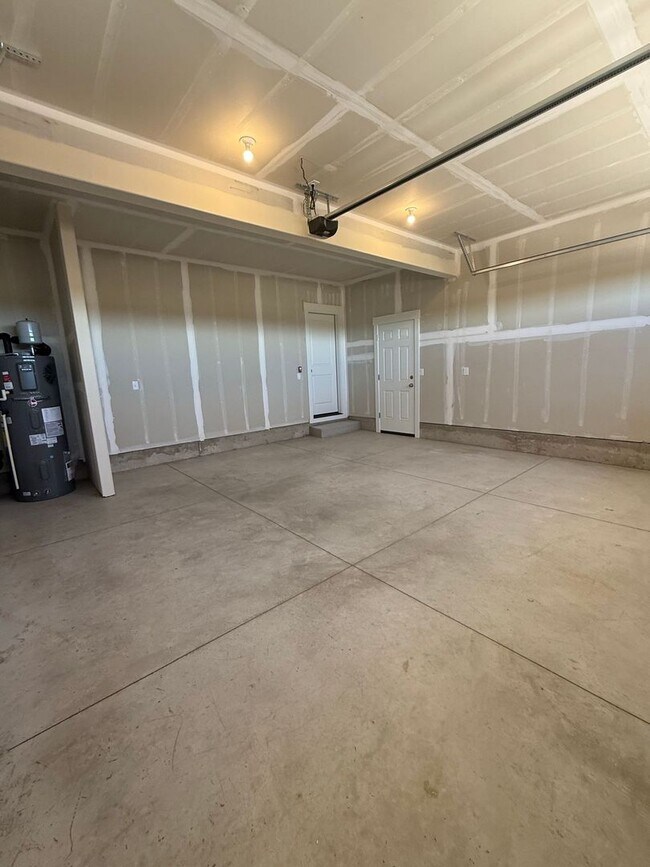 Building Photo - 61073 Unity Pl