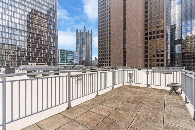 Building Photo - 301 Fifth Ave