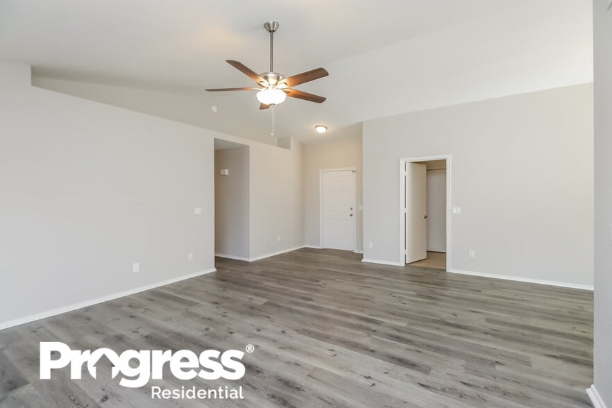 Building Photo - 814 N Sailors Way