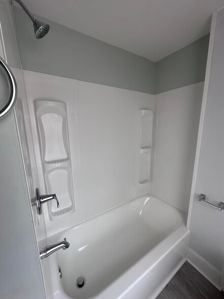 Building Photo - 358 S 6th St