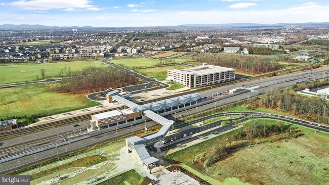 Building Photo - 43443 Croson Ln