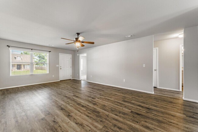 Building Photo - Modern Living in Pea Ridge | Open Layout +...