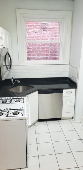 Building Photo - 234 S 44th St