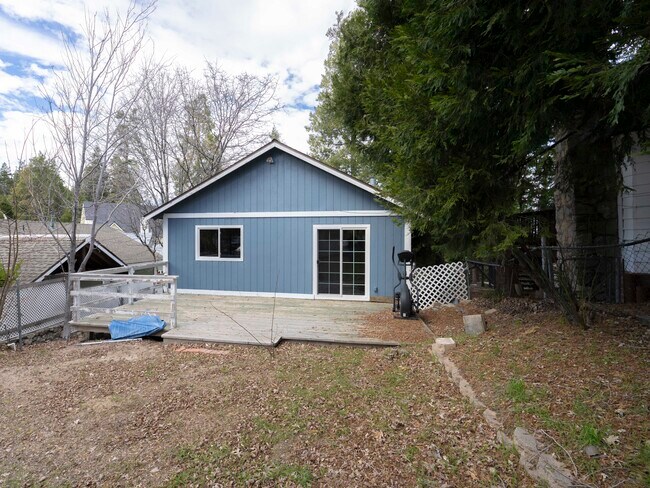 Building Photo - 26425 Lake Forest Dr