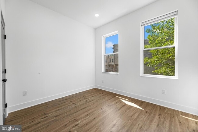 Building Photo - 3934 W Girard Ave