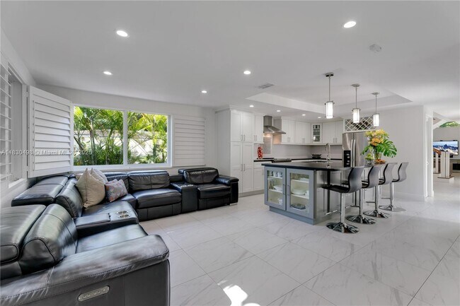 Building Photo - 4830 San Amaro Dr