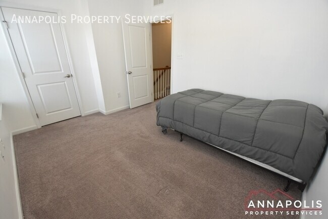 Building Photo - 619 Ravenwood Dr