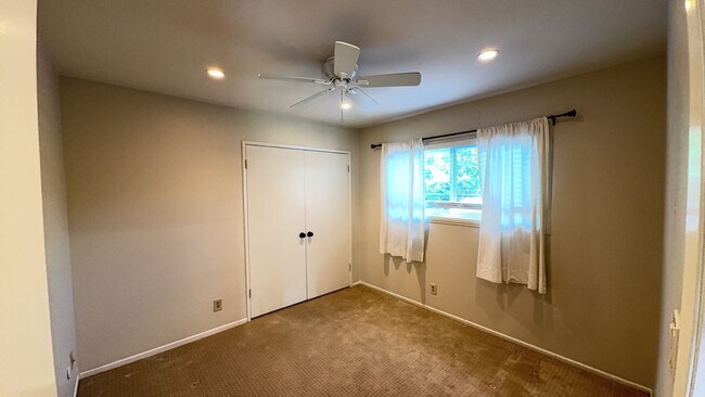 Building Photo - Lovely Thousand Oaks Rental with Expansive Yard and Mountain Views