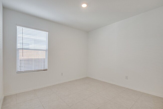 Building Photo - 7516 Larson Ln