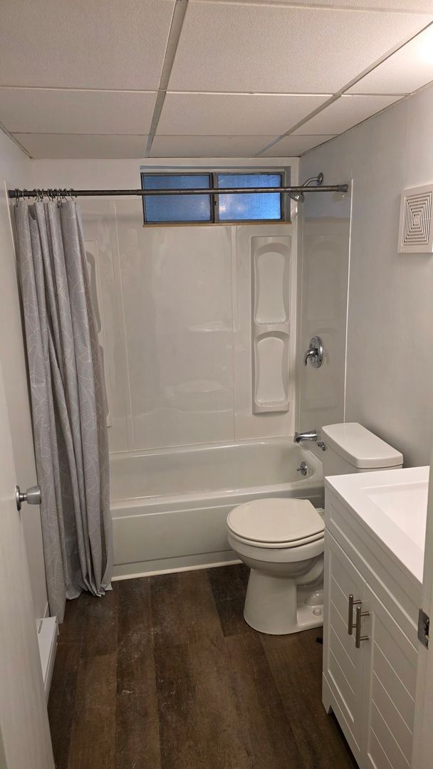 Building Photo - Bright & Sunny 2 Ba / 1 Ba Condominium